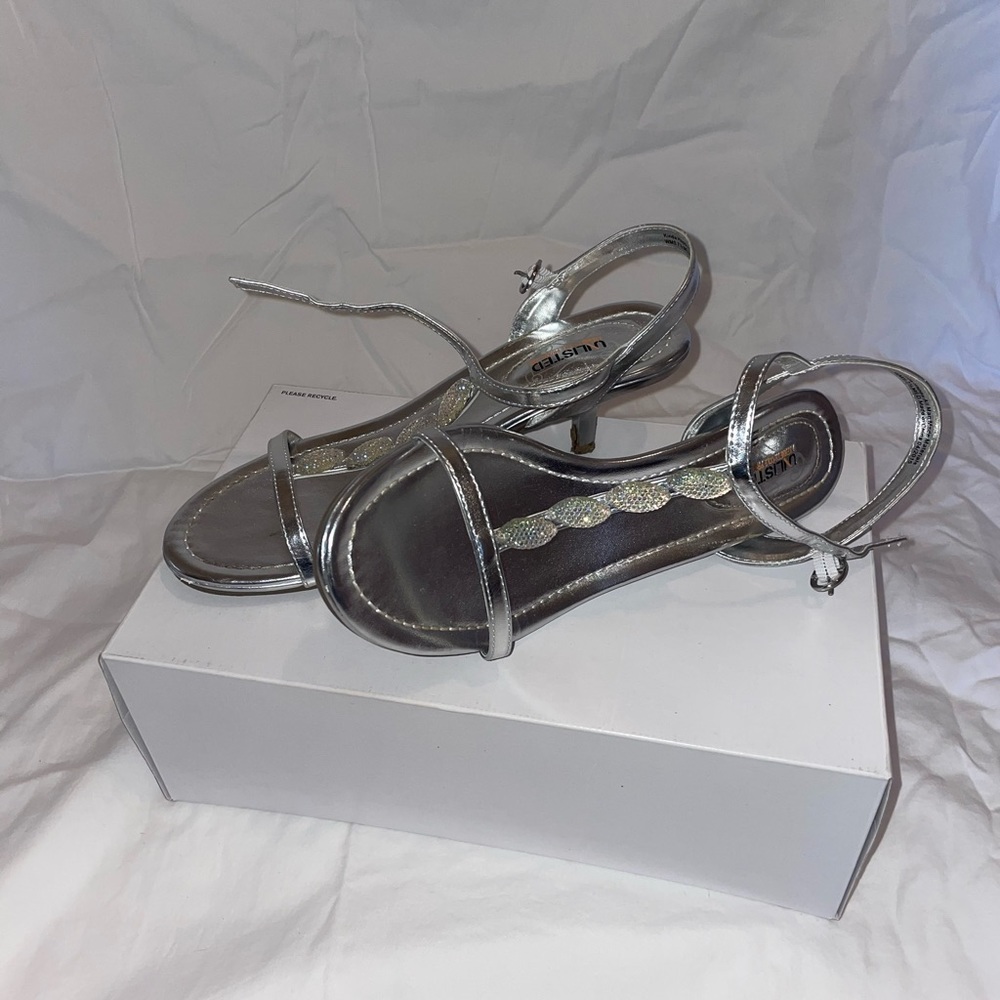 Unlisted Silver Short Heel
